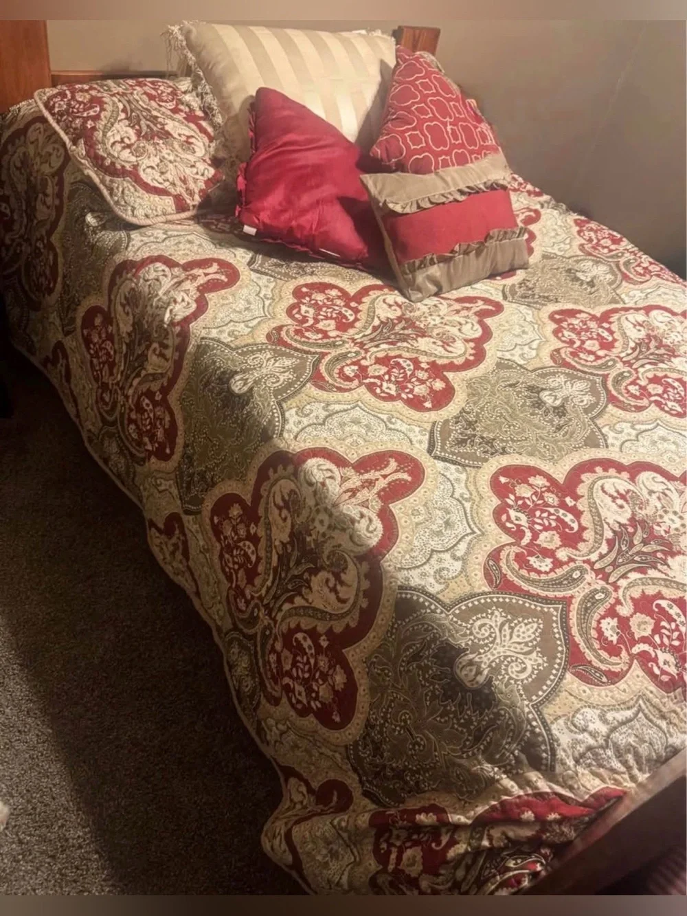 Queen/Full  Size Quilt With 2 Shams